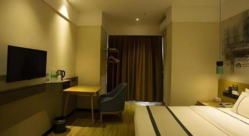 Bed in City Comfort Inn Huanggang Wuxue Bus Center