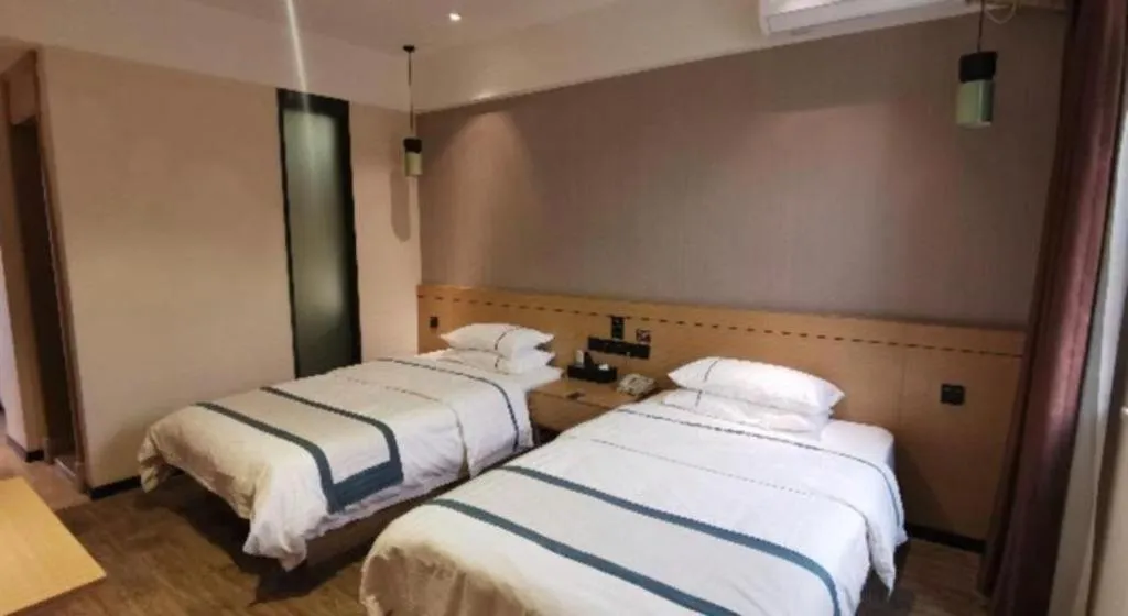 Bed in City Comfort Inn Huanggang Wuxue Bus Center