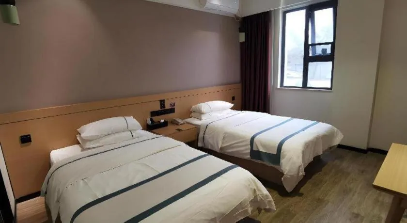 Bed in City Comfort Inn Huanggang Wuxue Bus Center