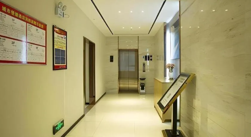 City Comfort Inn Huanggang Wuxue Bus Center