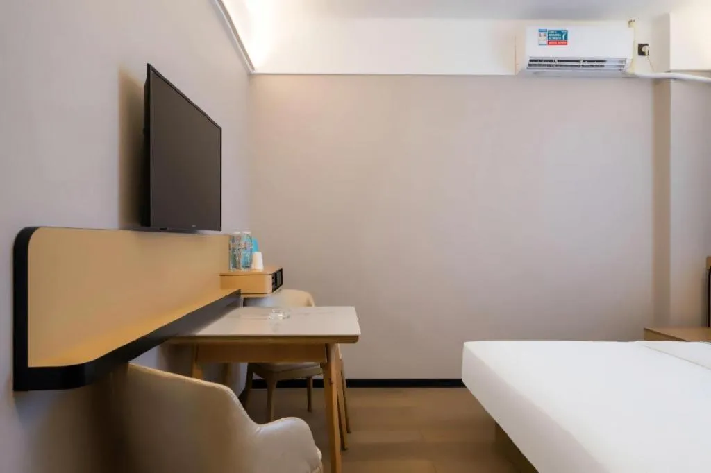 Bed in City Comfort Inn Huanggang Wuxue Bus Center