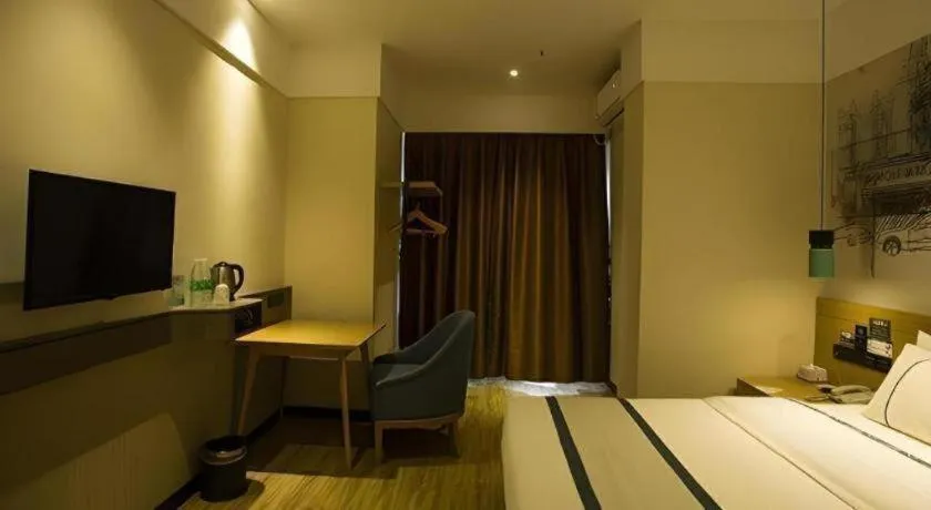 Bed in City Comfort Inn Huanggang Wuxue Bus Center