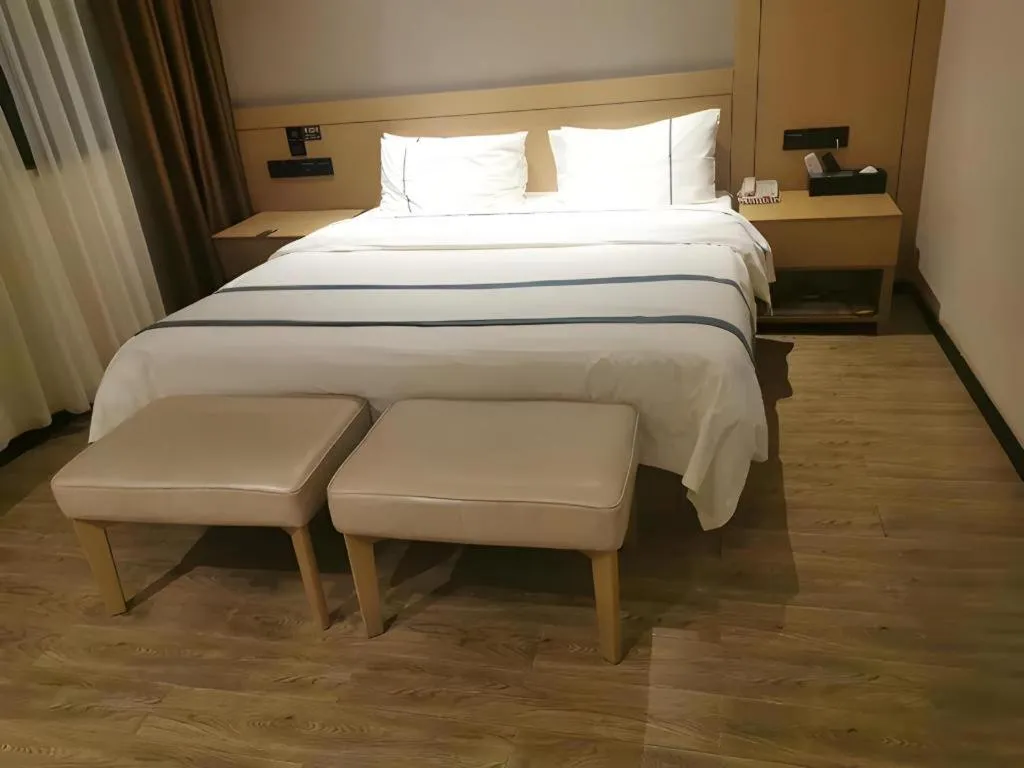 Bed in City Comfort Inn Huanggang Wuxue Bus Center