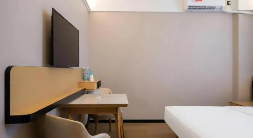 Bed in City Comfort Inn Huanggang Wuxue Bus Center