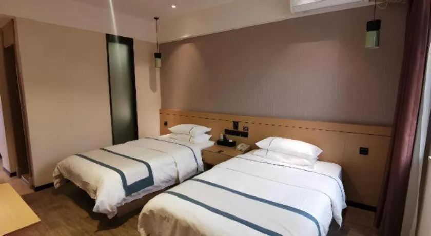 Bed in City Comfort Inn Huanggang Wuxue Bus Center