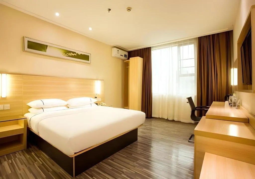 Bed in City Comfort Inn Hotel Guilin Hongling Road