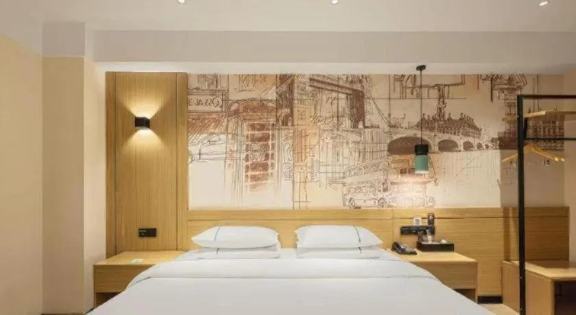 Bed in City Comfort Inn Hotel Guilin Hongling Road