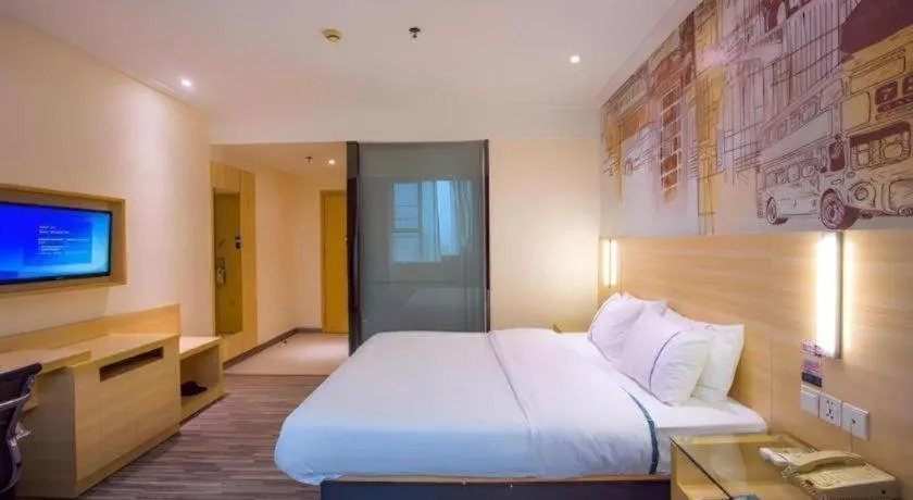 Bed in City Comfort Inn Hotel Guilin Hongling Road