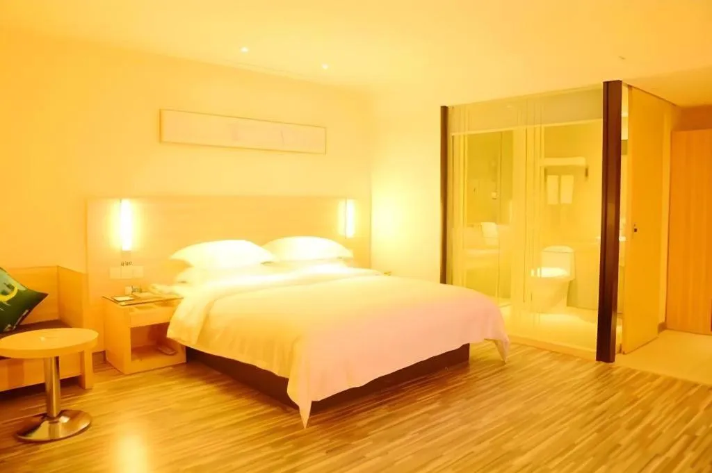 Bed in City Comfort Inn Hotel Guilin Hongling Road