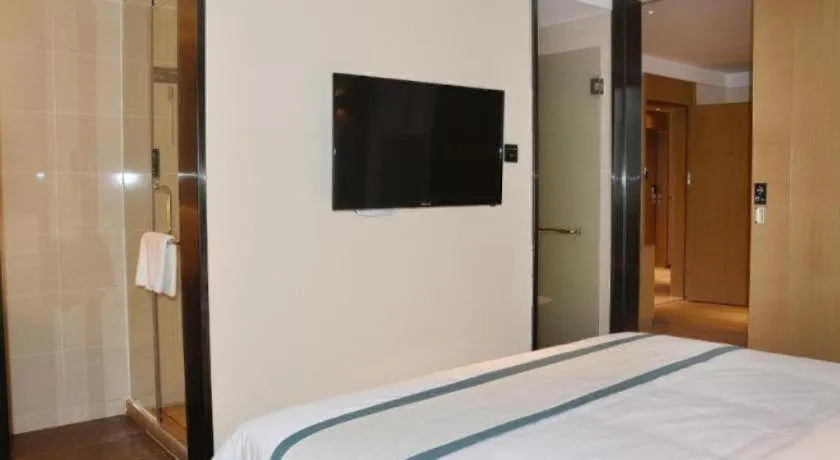 Bed in City Comfort Inn Hotel Guilin Hongling Road