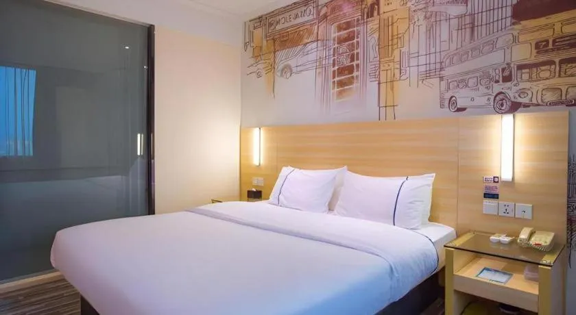 Bed in City Comfort Inn Hotel Guilin Hongling Road