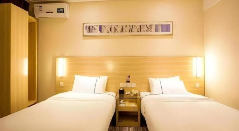 Bed in City Comfort Inn Hotel Guilin Hongling Road