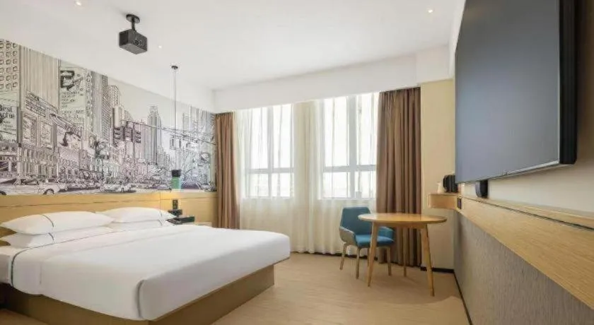 Bed in City Comfort Inn Hotel Guilin Hongling Road