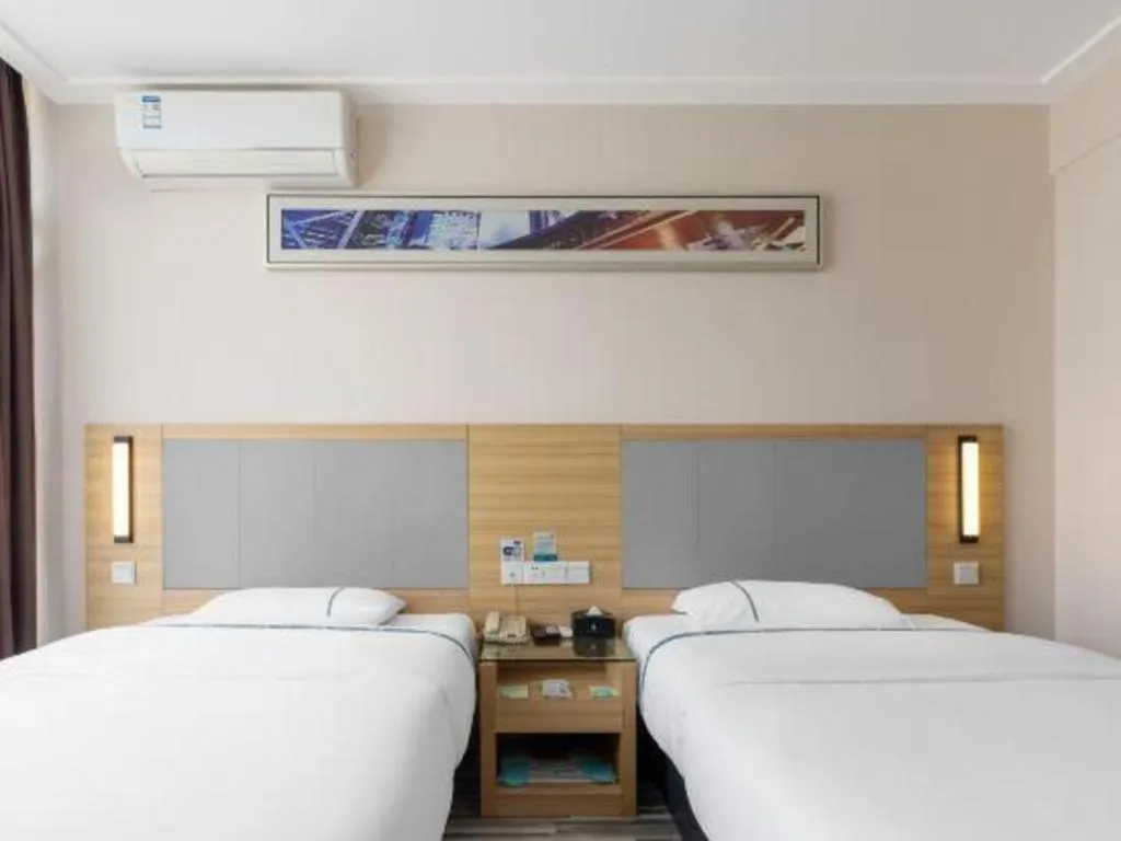 Bed in City Comfort Inn Zhanjiang Seaside Park Guanhai Corridor