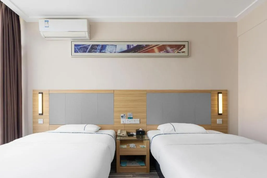 Bed in City Comfort Inn Zhanjiang Seaside Park Guanhai Corridor
