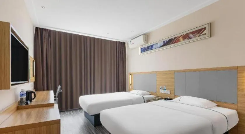 Bed in City Comfort Inn Zhanjiang Seaside Park Guanhai Corridor