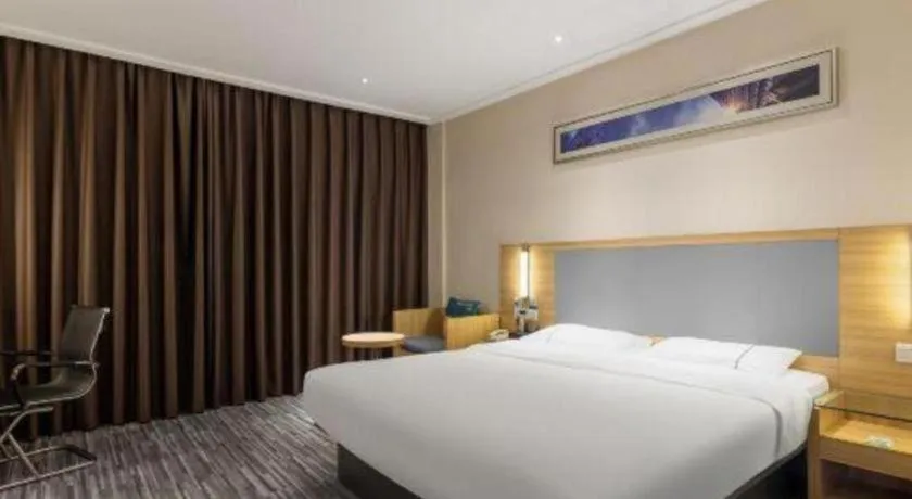 Bed in City Comfort Inn Zhanjiang Seaside Park Guanhai Corridor