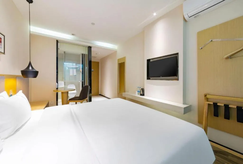 Bed in City Comfort Inn Wuhan International Square Union Medical College Hospital
