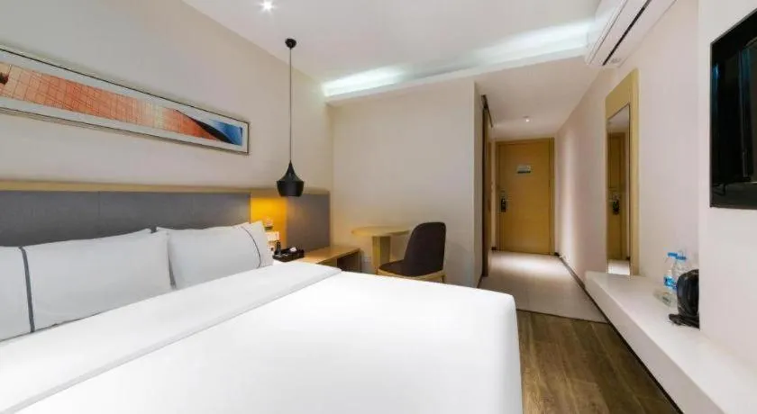 Bed in City Comfort Inn Wuhan International Square Union Medical College Hospital