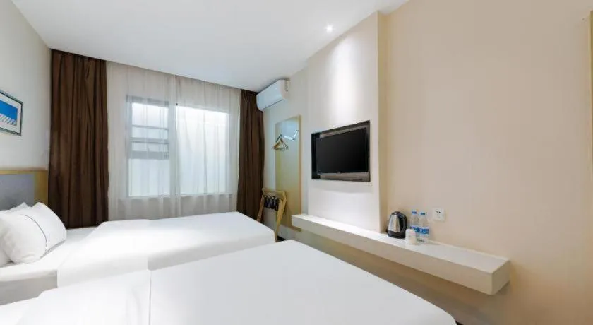 Bed in City Comfort Inn Wuhan International Square Union Medical College Hospital