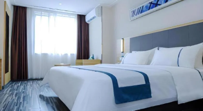 Bed in City Comfort Inn Chongqing Jiangbei International Airport
