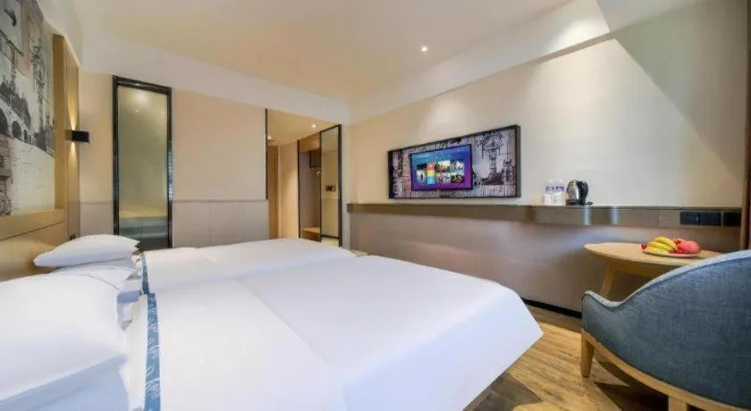 Bed in City Comfort Inn Chongqing Jiangbei International Airport