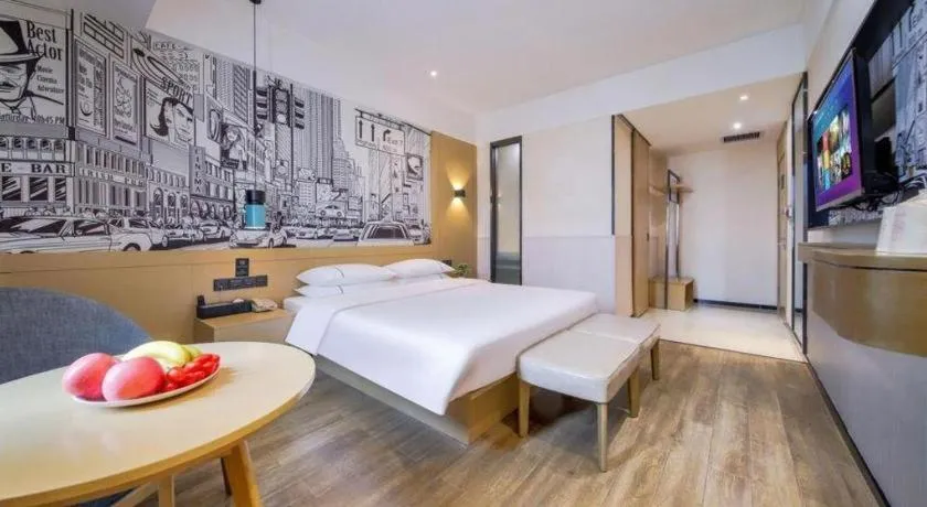 Bed in City Comfort Inn Chongqing Jiangbei International Airport