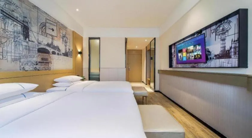 Bed in City Comfort Inn Chongqing Jiangbei International Airport