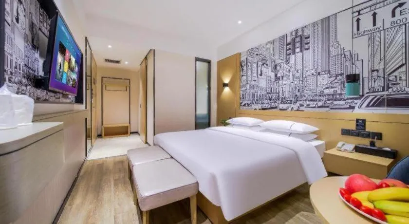 Bed in City Comfort Inn Chongqing Jiangbei International Airport