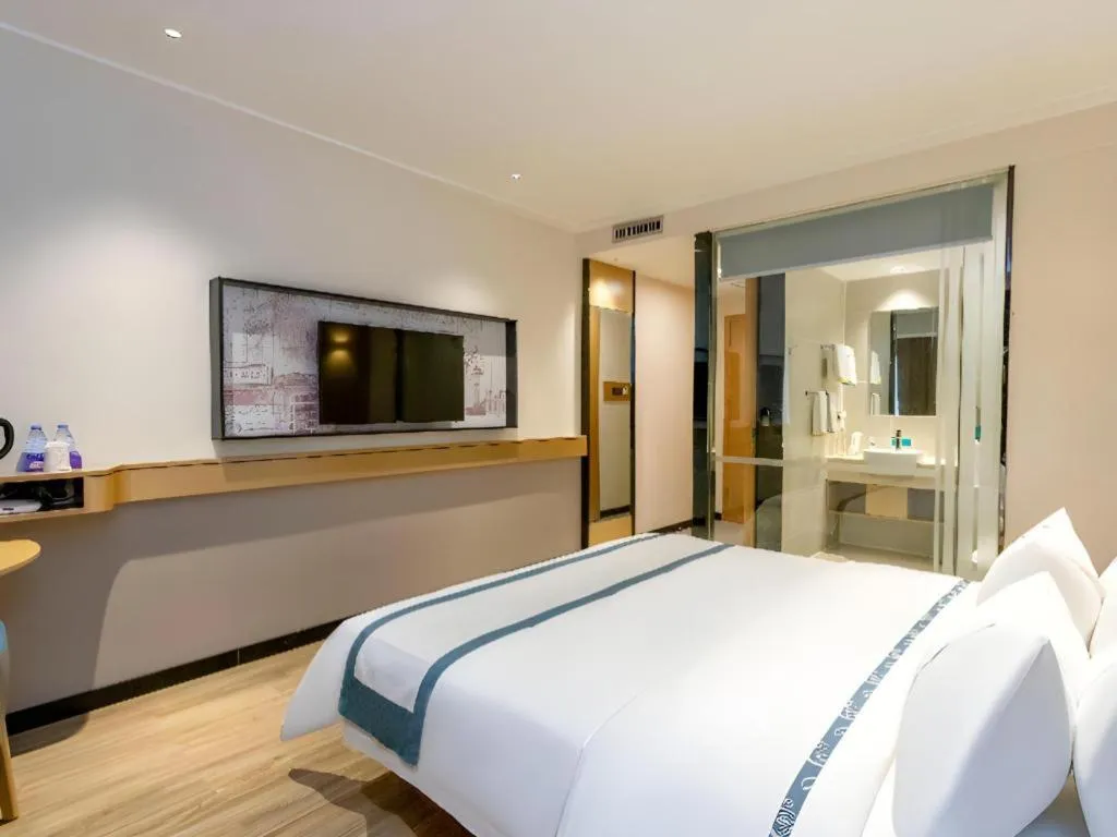 Bed in City Comfort Inn Yulin Youth Square 1st People's Hospital