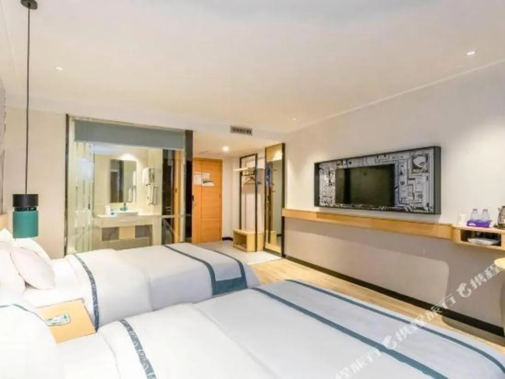 Bed in City Comfort Inn Yulin Youth Square 1st People's Hospital