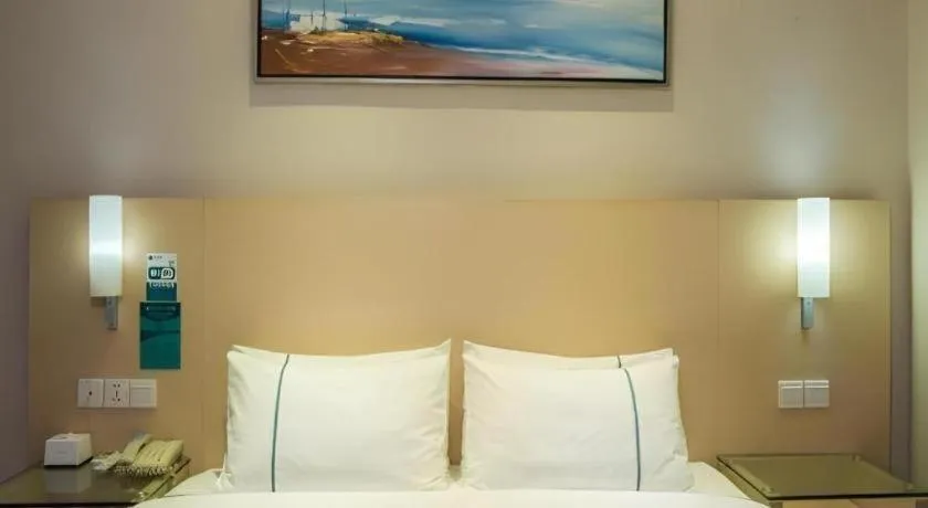 Bed in City Comfort Inn Yulin Youth Square 1st People's Hospital