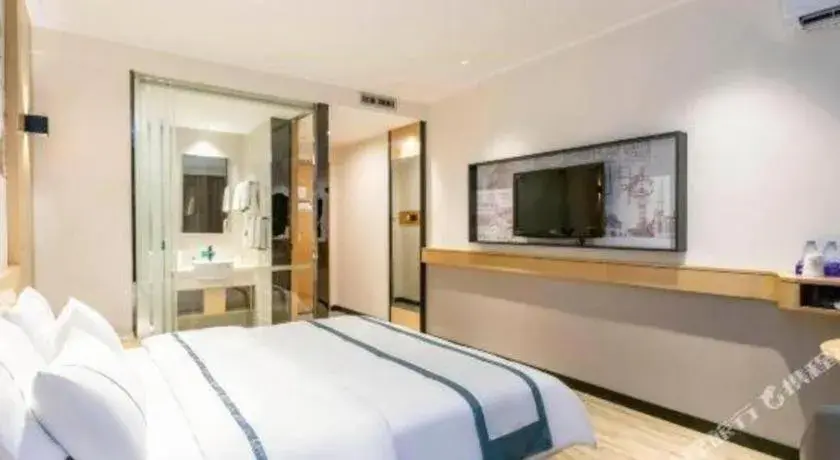 Bed in City Comfort Inn Yulin Youth Square 1st People's Hospital Bed in City Comfort Inn Yulin Youth Square 1st People's Hospital