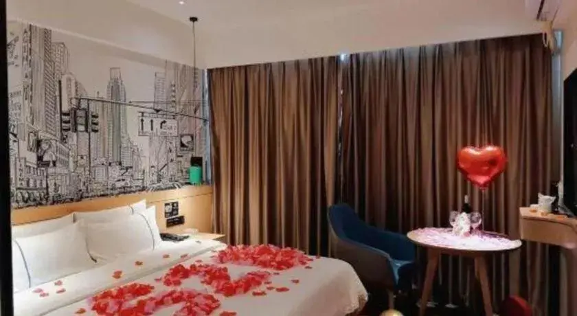 Bed in City Comfort Inn Yulin Youth Square 1st People's Hospital Bed in City Comfort Inn Yulin Youth Square 1st People's Hospital