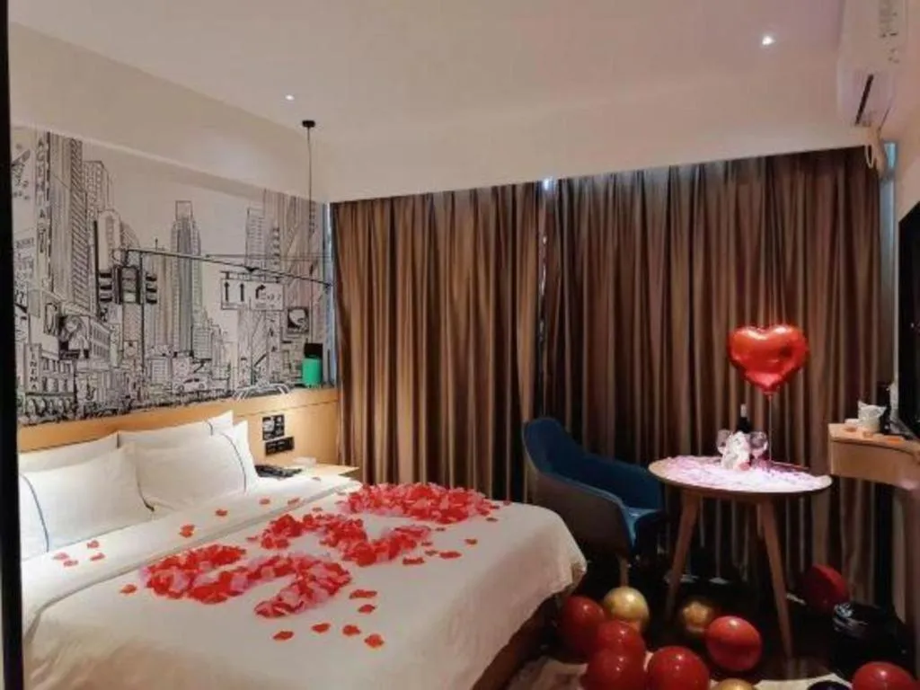 Bed in City Comfort Inn Yulin Youth Square 1st People's Hospital