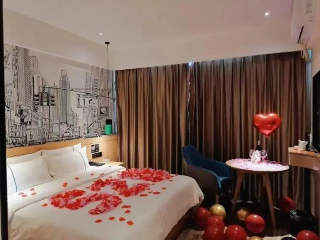 Bed in City Comfort Inn Yulin Youth Square 1st People's Hospital Bed in City Comfort Inn Yulin Youth Square 1st People's Hospital
