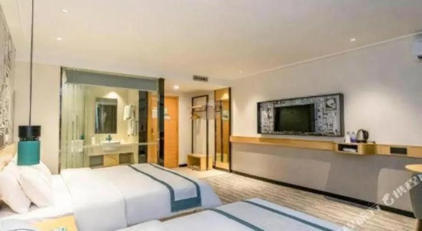 Bed in City Comfort Inn Yulin Youth Square 1st People's Hospital