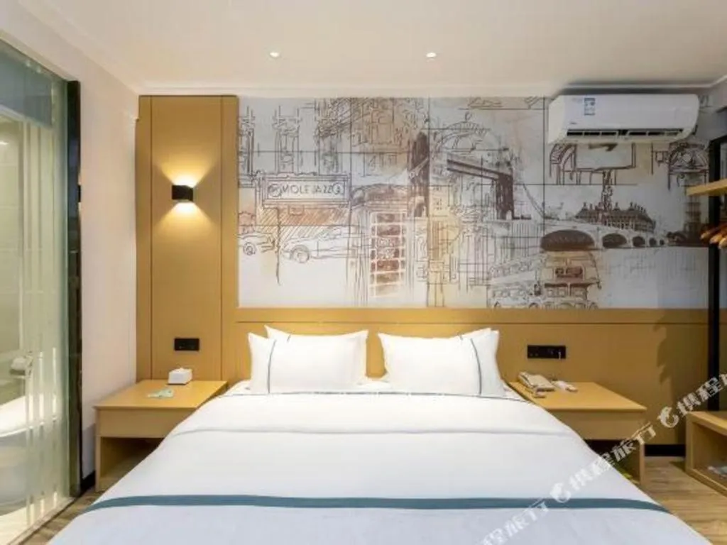 Bed in City Comfort Inn Yulin Youth Square 1st People's Hospital