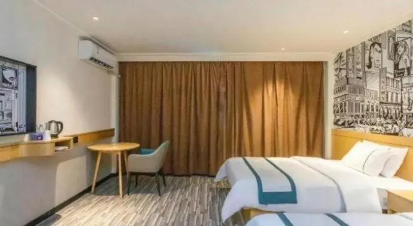 Bed in City Comfort Inn Yulin Youth Square 1st People's Hospital Bed in City Comfort Inn Yulin Youth Square 1st People's Hospital