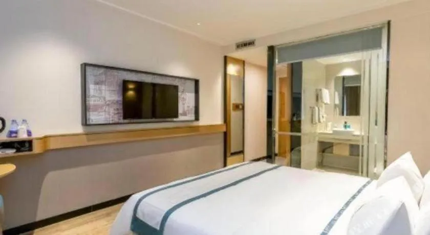 Bed in City Comfort Inn Yulin Youth Square 1st People's Hospital