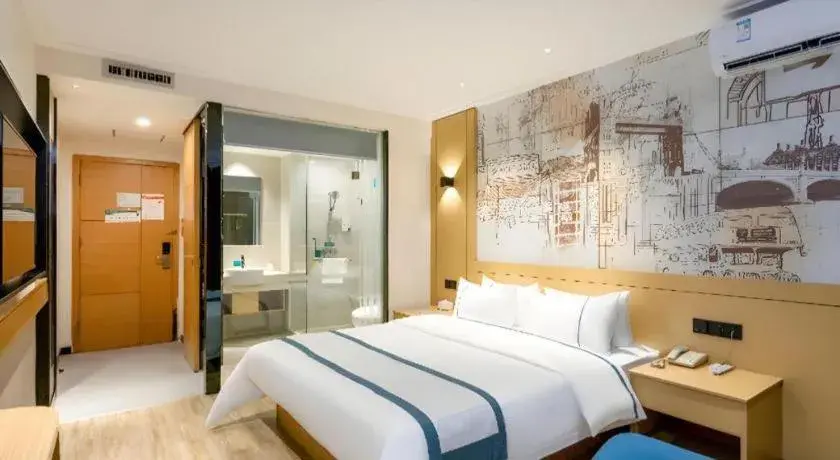 Bed in City Comfort Inn Yulin Youth Square 1st People's Hospital Bed in City Comfort Inn Yulin Youth Square 1st People's Hospital