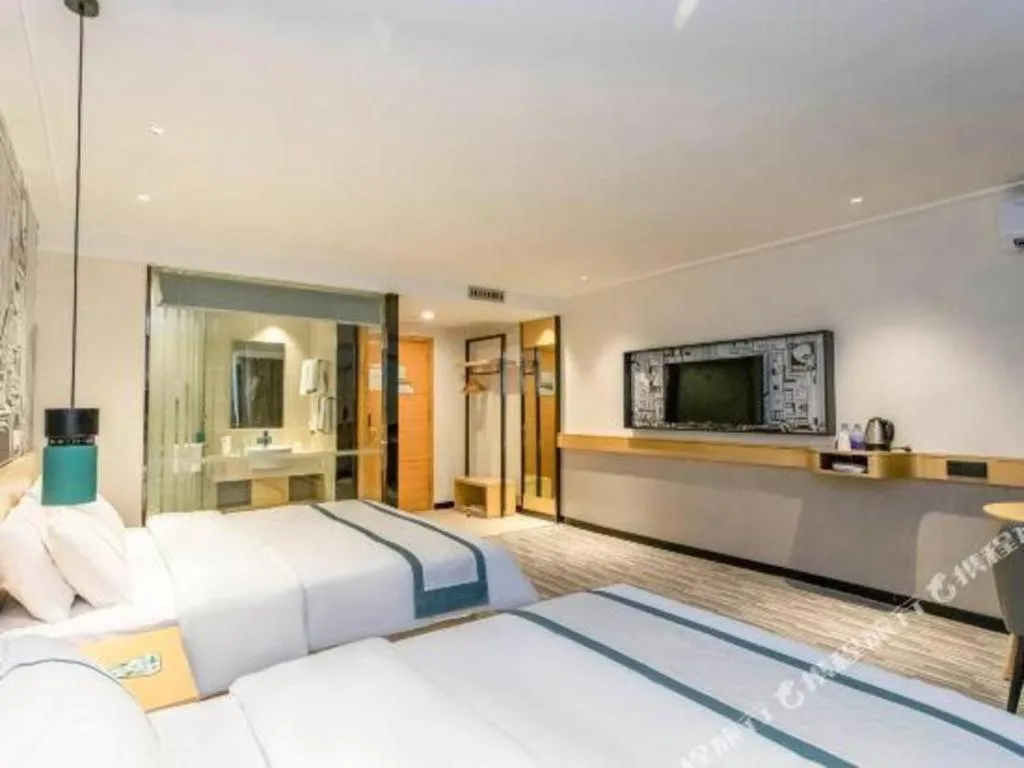 Bed in City Comfort Inn Yulin Youth Square 1st People's Hospital