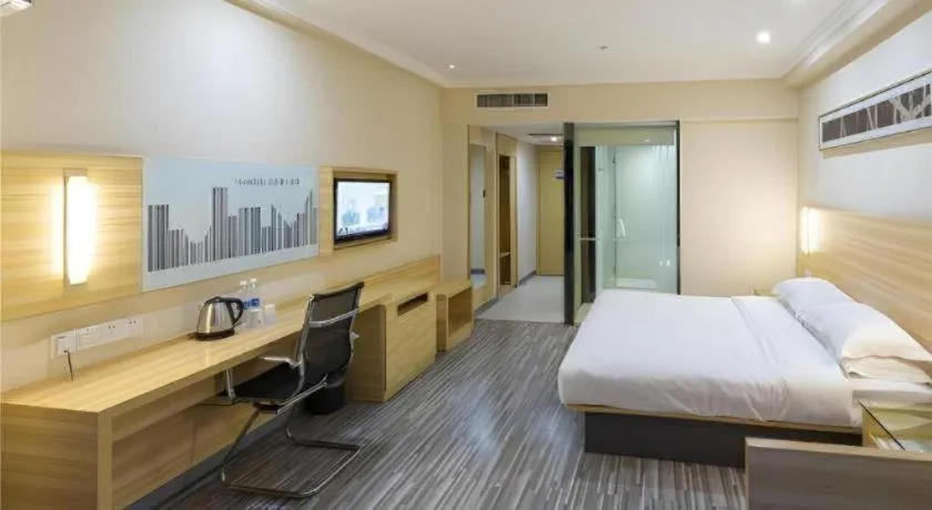 Bed in City Comfort Inn Wuhan Dream Times Baotong Temple Metro Station