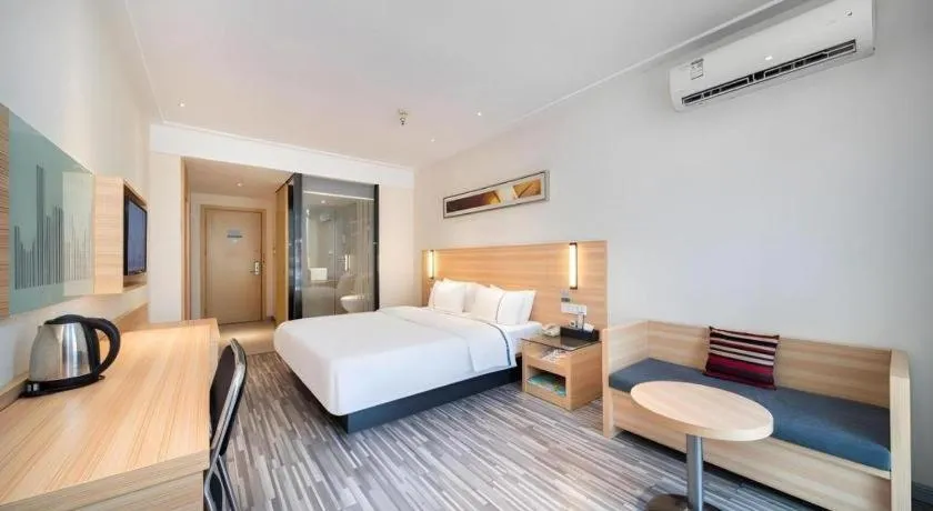 Bed in City Comfort Inn Wuhan Dream Times Baotong Temple Metro Station