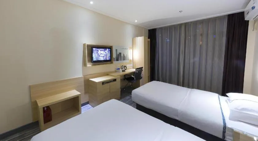 Bed in City Comfort Inn Wuhan Dream Times Baotong Temple Metro Station