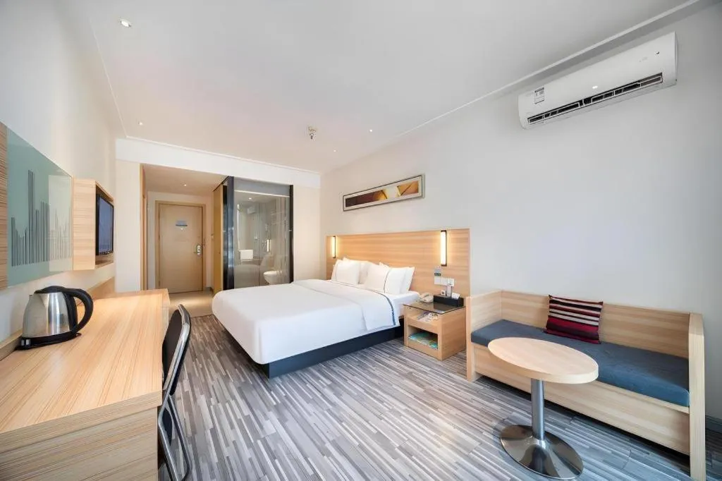 Bed in City Comfort Inn Wuhan Dream Times Baotong Temple Metro Station