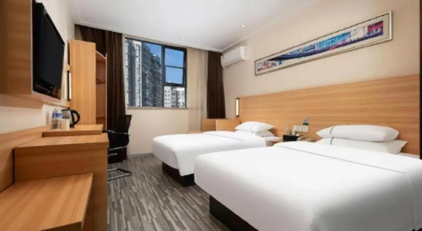 Bed in City Comfort Inn Wuhan Dream Times Baotong Temple Metro Station