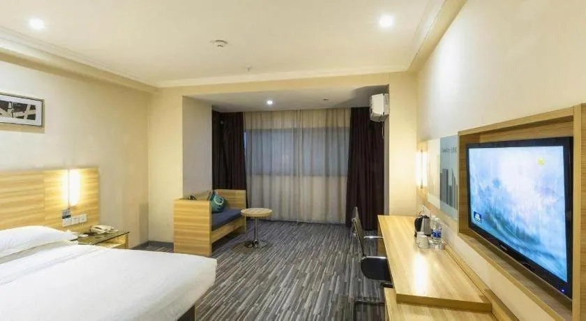 Bed in City Comfort Inn Wuhan Dream Times Baotong Temple Metro Station