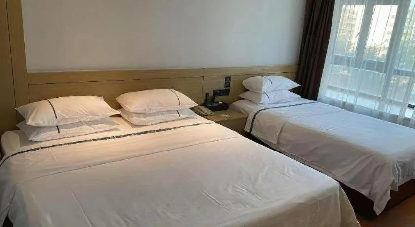 Bed in City Comfort Inn Zhanjiang Middle Haibin Avenue Wanda Plaza