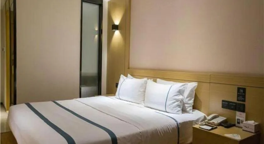 Bed in City Comfort Inn Zhanjiang Middle Haibin Avenue Wanda Plaza